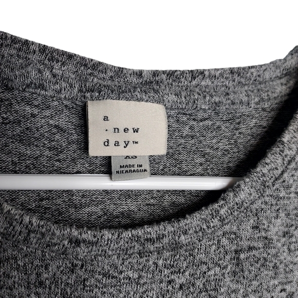 A NEW DAY WOMENS LONG SLEEVE GRAY TOP SIZE XS - Picture 3 of 4